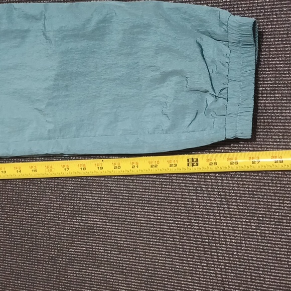 NEW IN jogger pants w/ drawstring & pockets. Parachute feel. Medium. NWT - Picture 13 of 16